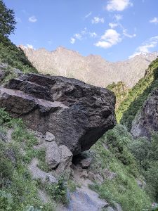 Kazbegi-hiking-tour-Gveleti-road